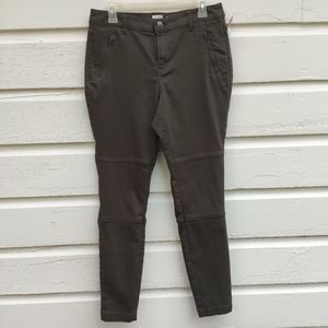a new day | army green stretch pants with pockets